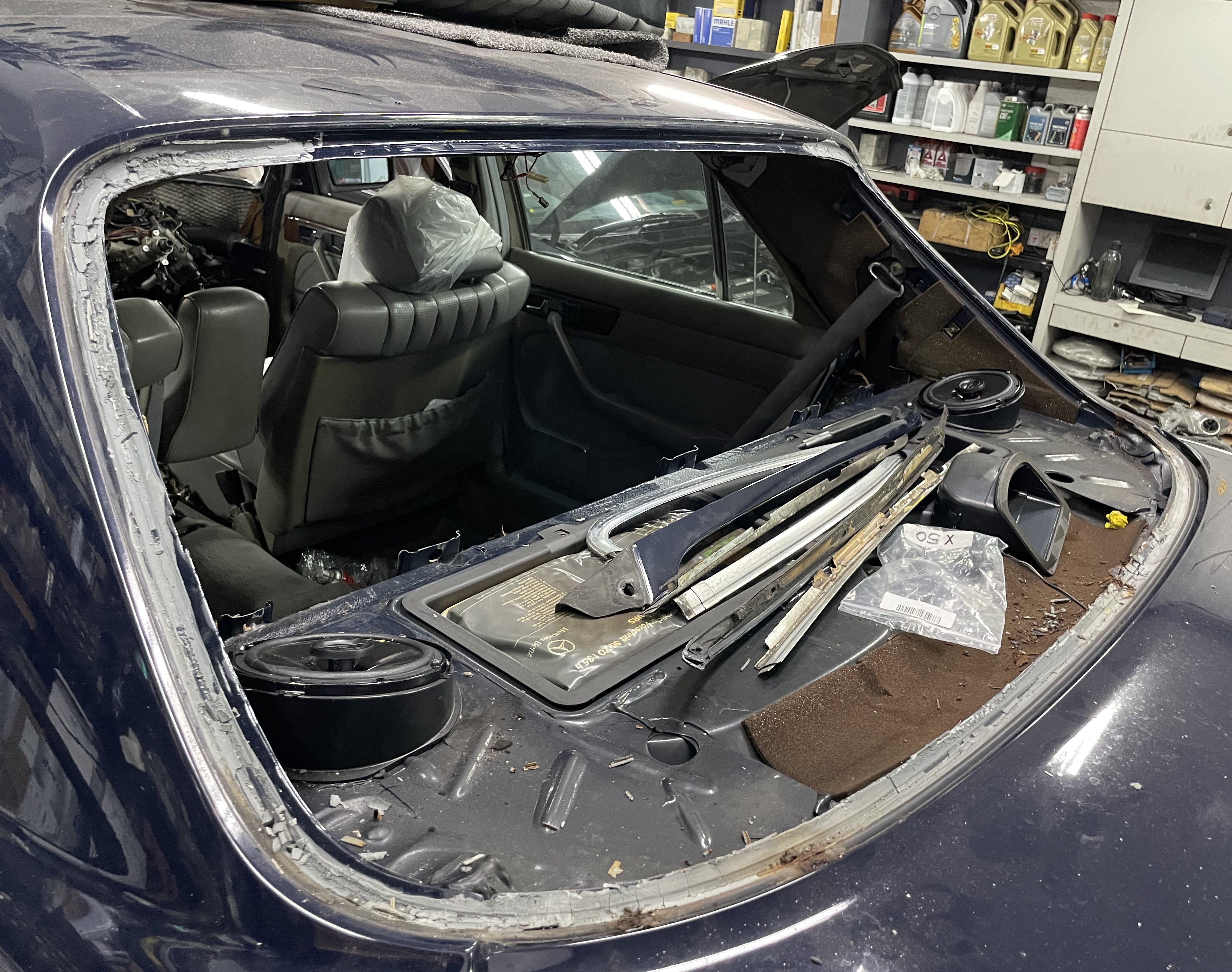W126 300SE: She’s shaping up!